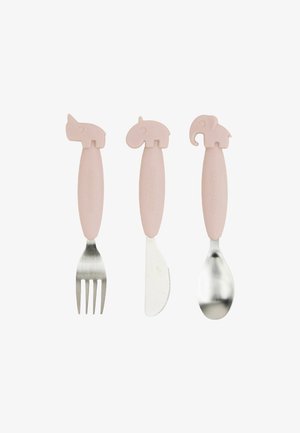 Trois ustensiles : une fourchette, un couteau et une cuillère avec des poignées en caoutchouc rose en forme d'animaux (hippopotame, éléphant) et des têtes en acier inoxydable.