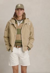 Polo Ralph Lauren GARMENT DYED TWILL HOODED JACKET - Veste légère - cafe tan