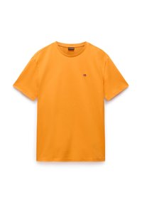 Tricou din bumbac portocaliu cu guler rotund și mâneci scurte. Prezintă un mic logo brodat în roșu, alb și albastru pe piept.