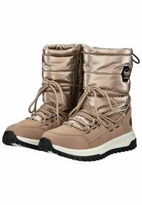 Bottes d'hiver isolées de couleur beige avec un dessus en satin rembourré, design à lacets et semelle en caoutchouc texturé ; comprend une fermeture éclair et un détail de marque.