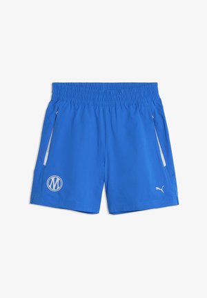 Blaue sportliche Shorts mit elastischem Bund, seitlichen Taschen mit weißen Details und Logos auf den vorderen unteren Seiten.