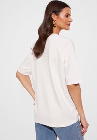 Makalu - T-shirt z nadrukiem