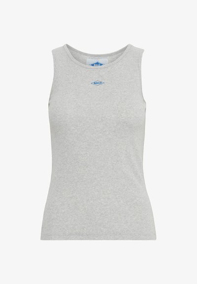 Grijs mouwloos shirt van ribstof, met een ronde halslijn en een klein blauw logo op de borst.