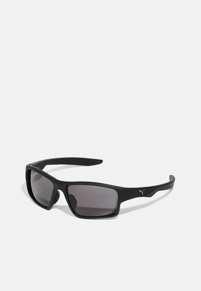 Schwarze rechteckige Sonnenbrille mit grauen Gläsern, mattem Kunststoffrahmen und einem Logo-Detail an der Seite. Kat. 3 UV-Schutz.