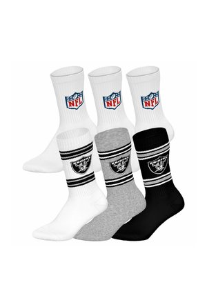 Drei Paar weiße Socken mit NFL-Logo und drei Paar Socken in Weiß, Grau und Schwarz mit dem Las Vegas Raiders-Logo und Streifen.