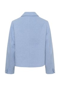 Világoskék, texturált gyapjúzakó hátsó gallérral, teljes hosszúságú ujjakkal és gombos mandzsettákkal, rövidített kivitelben.