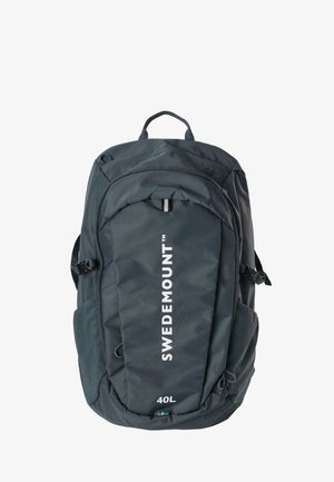 Czarny plecak Swedemount o pojemności 40 litrów z wieloma przegródkami, regulowanymi paskami i uchwytem do przenoszenia na górze.
