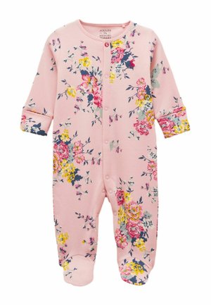 Pijama rosa para bebé con patrones florales en amarillo, rosa y azul marino, mangas largas, piernas cubiertas y botones a presión en la parte delantera.