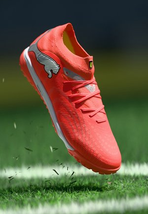 FUTURE 9 PRO CAGE - Botines de fútbol para césped - glowing red/white/black/silver-coloured