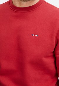 FQ1924 Sudadera - red