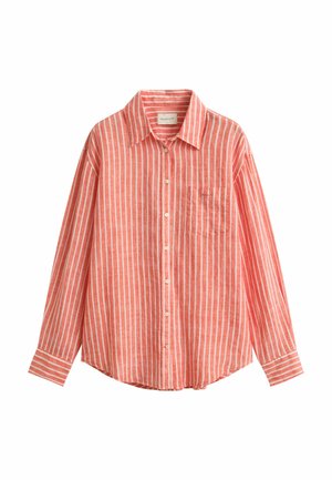 Chemise à manches longues à boutons avec rayures verticales corail et blanches, poche poitrine avant et col classique.