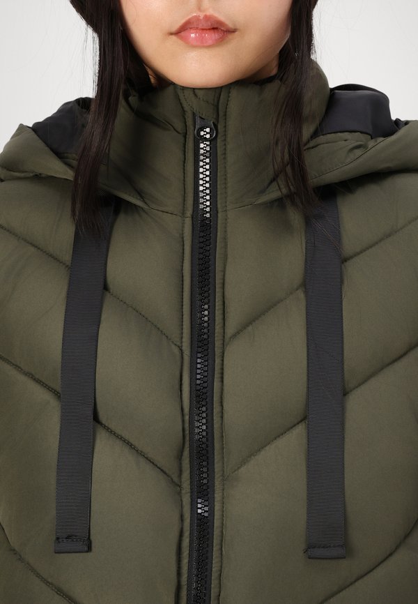 JDYSKYLAR PADDED HOOD - Waistcoat - forest night4