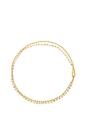 Złota bransoletka z dwóch delikatnych łańcuszków, ozdobiona okrągłymi i fasetowanymi koralikami. Bezpieczne zapięcie z wypolerowanym, cylindrycznym ozdobnym elementem.