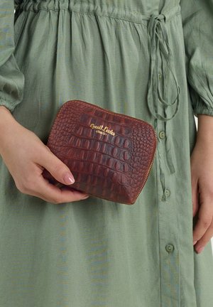 Gusti Leder LEO - Wash bag - braun muster