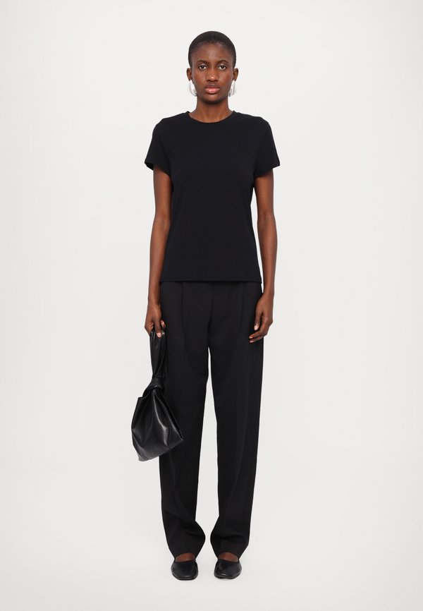 SOFT TEE - Basic T-shirt4