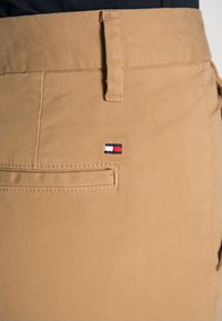 Tommy Hilfiger Chino kalhoty - beige