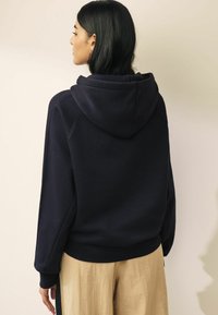 Next CONTEMPORARY OVERHEAD  - Džemperis ar kapuci - navy blue