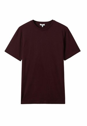 Lihtne tume burgundia lühikeste varrukatega puuvillane T-särk ümara kaelusega, lamades valgel taustal.
