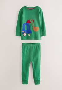 Pyjama vert à manches longues pour tout-petit avec un appliqué d'excavatrice bleu et orange sur le haut et un pantalon vert assorti.
