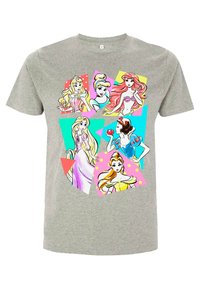 Camiseta de algodón gris con un gráfico colorido que presenta seis ilustraciones de princesas sobre formas geométricas vibrantes. Mangas cortas, cuello redondo.