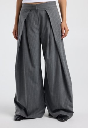 America Today, PANTS - Trousers - grey