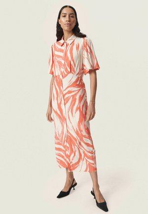 Soaked in Luxury SLWYNTER - Skjortklänning - hot coral wave