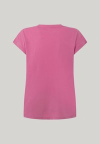 Kortärmad t-shirt med rund halsringning i stark rosa bomull. Slät textur med rak passform och enkel fåll. Inga mönster eller grafik.