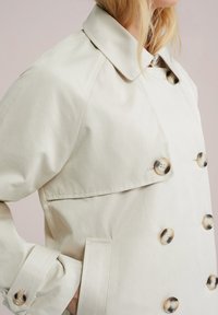 Thumbnail Image 4