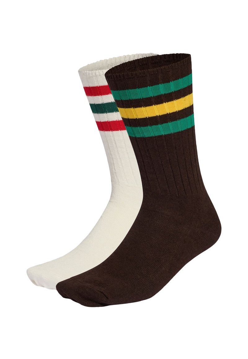 Bomullsstrumpor i brunt och vitt. Den bruna strumpan har gröna, gula och svarta ränder; den vita strumpan har röda och gröna ränder. Ribbad textur.