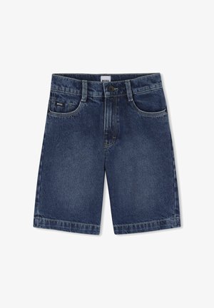Shorts in denim blu scuro con tasche anteriori, passanti per cintura, chiusura con bottone e piccola etichetta "BOSS" sulla tasca e sulla vita.
