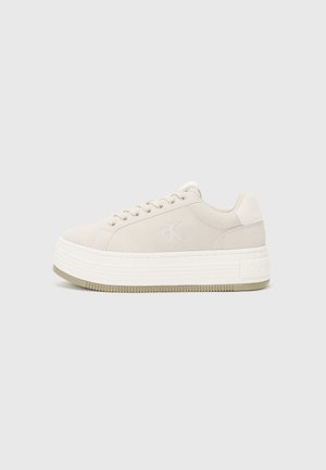 - Sneakersy niskie