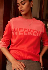 Next WEEKEND SLOGAN BLOCK  - Pulóver - mottled pink
