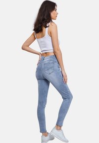 Elara PUSH-UP - Jeansy Slim Fit