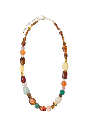 Multifarvet perlehalskæde med uregelmæssige former i rav-, grøn-, pink- og cremefarver, med en guldkæde som lukning.