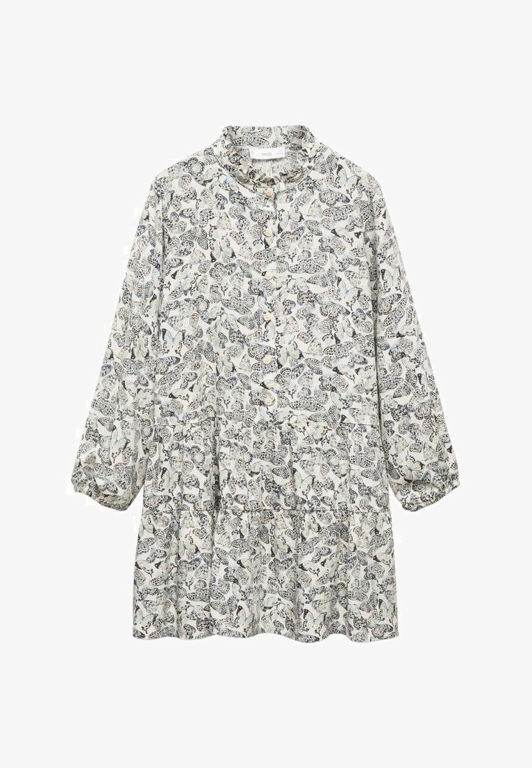 Robe à manches longues boutonnée, col montant et taille froncée, avec un imprimé papillons noir et blanc sur un tissu clair.
