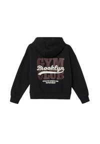 Zwarte hoodie met een cropped ontwerp. Bevat "GYM BROOKLYN CLUB" in vette letters en "ATHLETIC SPORTS FUN DEPARTMENT" daaronder.
