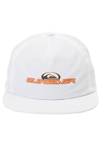 Weißer Kap mit flacher Krempe, der ein orange-schwarzes Logo auf der Vorderseite zeigt, aus glattem Material mit gestickten Details an den Kanten.
