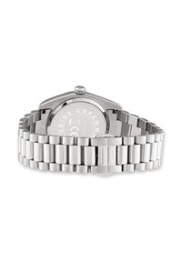 L'orologio in acciaio inossidabile presenta una cassa rotonda, un bracciale metallico argento e un quadrante bianco con indicatori. Il retro mostra i dettagli del marchio.