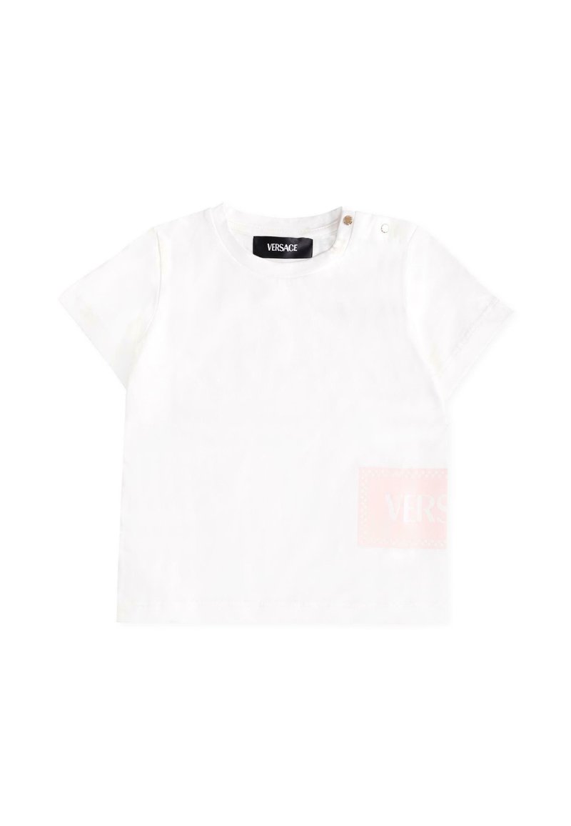 Biała bawełniana koszulka z krótkim rękawem, z okrągłym dekoltem, z zatrzaskiem na ramieniu oraz różowym nadrukiem logo z przodu.