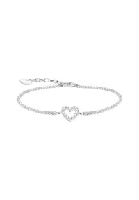 Bracciale in argento con un charm a forma di cuore al centro, decorato con cristalli trasparenti, caratterizzato da una fascia texturizzata con chiusura a moschettone.