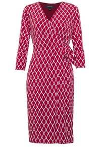 Robe portefeuille rouge avec motif losanges blancs, manches trois-quarts, encolure en V, détail noué sur le côté, tissu doux, longueur au genou.