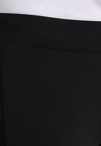 Urban Classics Legíny – nohavice - black/white