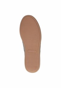 Schuhsohle aus hellrosa Gummi mit horizontaler Rippstruktur und einem zentralen Logo mit einem Schmetterlingsemblem. Größe ist mit 37 gekennzeichnet.
