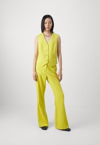 DKNY BUTTON WELT POCKET VEST - Liemenė - citrine