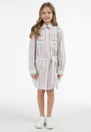Gestreiftes Hemdkleid aus leichtem Stoff mit mehrfarbigen Streifen, durchgehender Knopfleiste, zwei Brusttaschen und einem gebundenen Gürtel in der Taille.