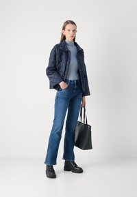 GANT FLARE  - Kavbojke na zvonec - dark blue vintage