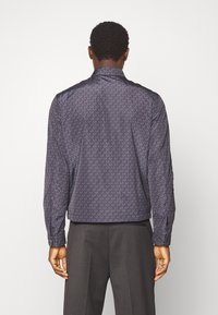 Michael Kors FATHER'S DAY LOGO - Casaco de verão - black
