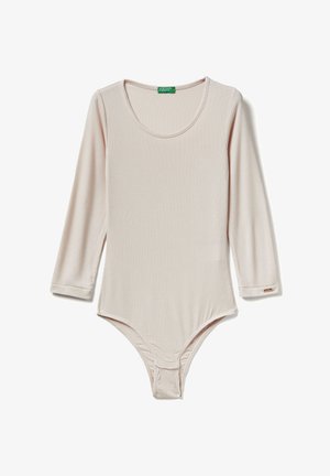 Body en tissu côtelé beige clair à manches longues, avec un col rond et une fermeture par bouton-pression en bas. Agrémenté d'une petite étiquette de logo.