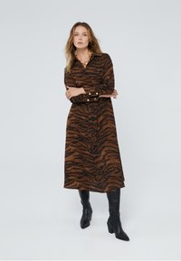 LOLA CASADEMUNT Skjortklänning - brown