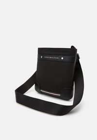 Tommy Hilfiger TH CENTRAL RPREVE MINI CROSSOVER - Torba čez telo - black